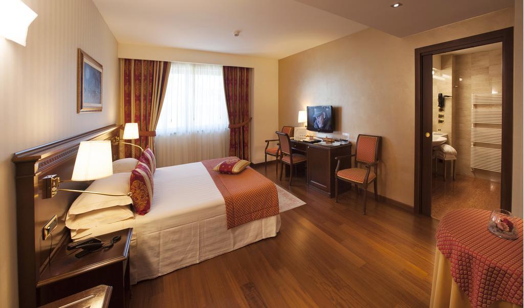 Hotel Calissano Alba  Zewnętrze zdjęcie
