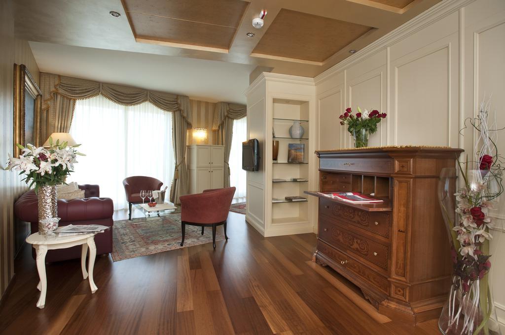 Hotel Calissano Alba  Zewnętrze zdjęcie