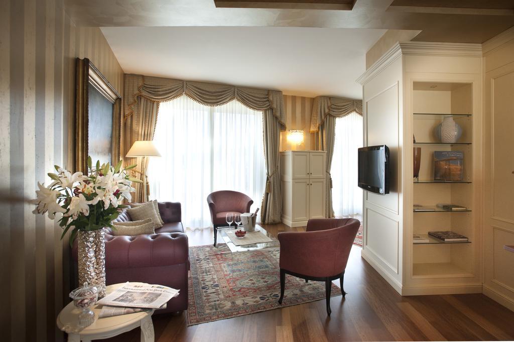 Hotel Calissano Alba  Zewnętrze zdjęcie