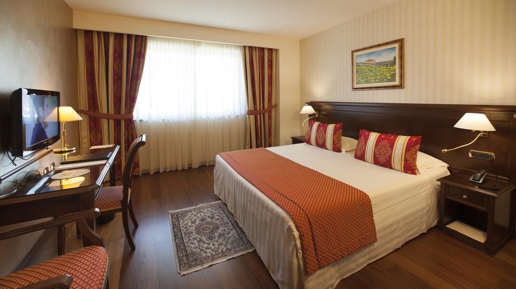 Hotel Calissano Alba  Zewnętrze zdjęcie
