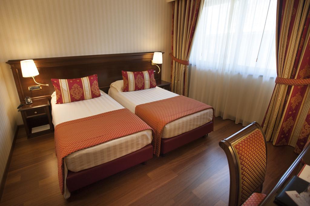 Hotel Calissano Alba  Zewnętrze zdjęcie