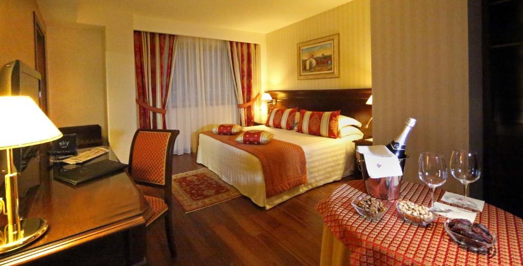 Hotel Calissano Alba  Pokój zdjęcie